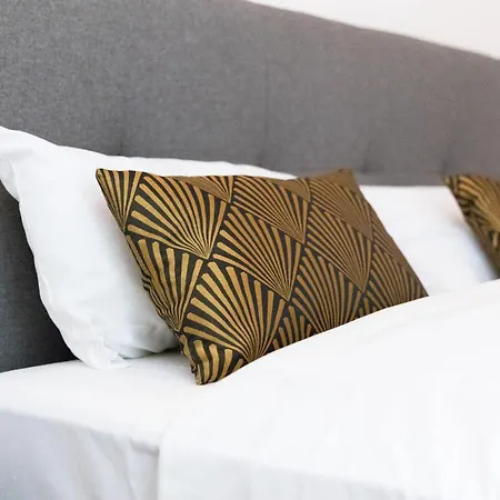 Home Suite Home Roses 2Br *